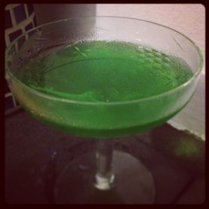 An image of the Button Hook cocktail submitted by n0tquitethere that contains Crème de Menthe, Apricot Brandy, Absinthe and Brandy