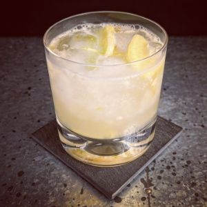 An image of the Ginger Smash, Fall cocktail submitted by n0tquitethere that contains Fresh Ginger, Pear, Caster Sugar, London Dry Gin, Apple Schnapps, Lemon and Allspice Dram