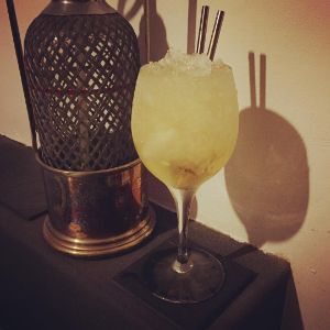 An image of the Royale cocktail submitted by n0tquitethere that contains Single Malt Scotch, Apple Schnapps and Ginger Ale